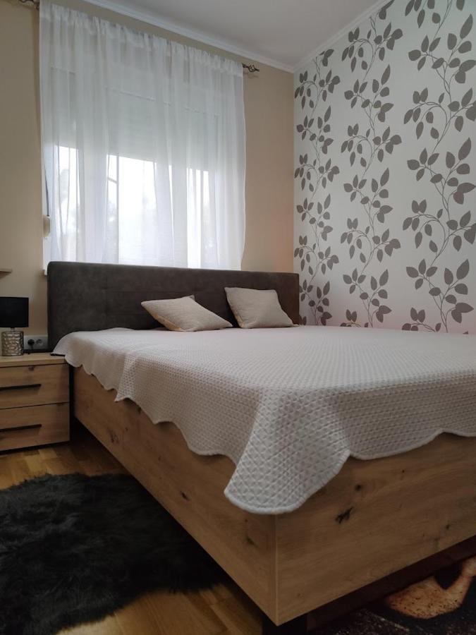 Apartman Espresso Sa Parkingom Szávaszentdemeter Kültér fotó