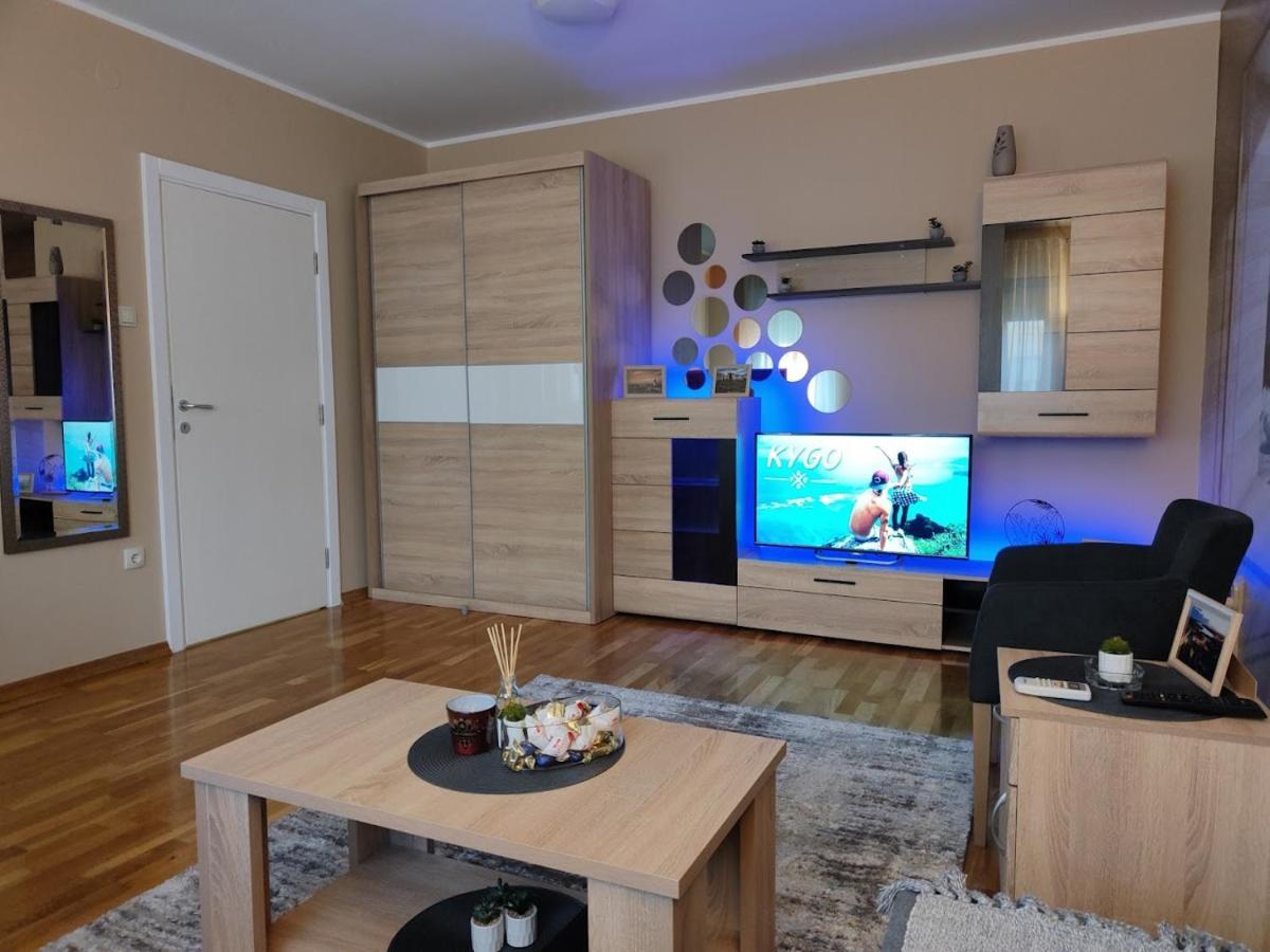 Apartman Espresso Sa Parkingom Szávaszentdemeter Kültér fotó