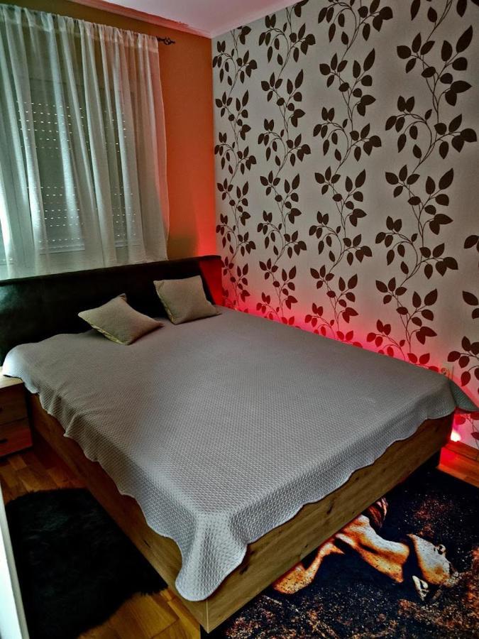 Apartman Espresso Sa Parkingom Szávaszentdemeter Kültér fotó
