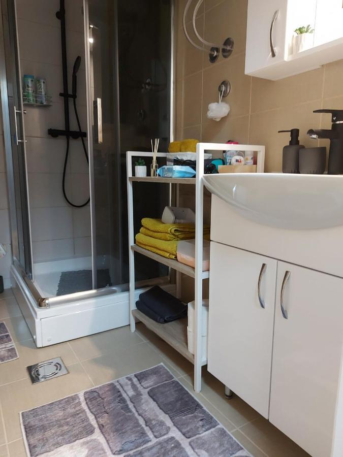 Apartman Espresso Sa Parkingom Szávaszentdemeter Kültér fotó